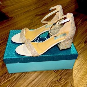 SB Mari pearl heels